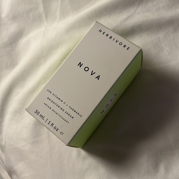 New Herbivore NOVA 15% Vitamin C + Turmeric Brightening Serum 30ml Sephora - Picture 9 of 9